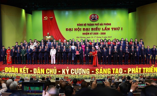 Le 27 septembre au matin, a eu lieu le 1er Congrès du Parti de la ville de Hai Phong, mandat 2025-2030. Photo : VNA. Le 27 septembre au matin, a eu lieu le 1er Congrès du Parti de la ville de Hai Phong, mandat 2025-2030. Photo : VNA.
