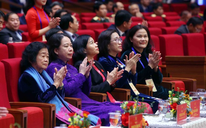 Vo Thi Anh Xuân, membre du Comité central du Parti, vice-présidente de la République, première vice-présidente du Conseil central de l’émulation et des récompenses et cheffe du Comité d’organisation du 11ᵉ Congrès national d’émulation patriotique. Photo: VNA