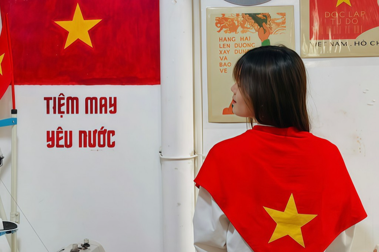 "Tiem may yeu nuoc" où de simples accessoires deviennent des “ambassadeurs” de l’amour de la patrie. 2.png