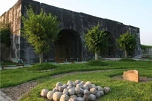 La Citadelle des Hô est composée de blocs de pierre finement ajustés et soudés. Photo: VNA/CVN.