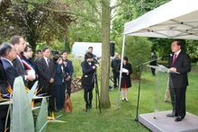 Le président de la Cour populaire suprême du Vietnam, Nguyên Hoa Binh, prend la parole lors de la cérémonie de célébration du 127ème anniversaire du Président Hô Chi Minh. Photo: NDEL Photo: NDEL.