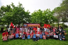 Les étudiants vietnamiens en Italie tient un meeting en l’honneur du 40e anniversaire de la libération du Sud et de la réunification nationale. Photo: VNA.
