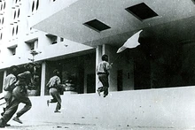 La victoire de 1975 constitue une leçon historique - la victoire des va-nu-pieds contre un empire le plus moderne du monde à l’époque. Photo: Hua Kiêm/VNA/CVN.