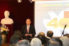 L’ambassadeur du Vietnam en France, Nguyên Ngoc Son, a passé en revue les pages glorieuses de l’histoire nationale. Photo: NDEL.