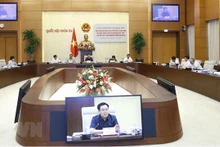Réunion entre la délégation de supervision de l'organe législatif et le Comité populaire municipal de Hanoi. Photo : hanoimoi.com.vn.
