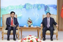 Le Premier ministre Pham Minh Chinh (à droite) et le ministre lao de la Justice Phayvy Siboualypha. Photo : VNA.