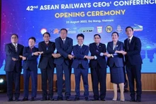 Des représentants du secteur de la chemin de fer des pays de l'ASEAN. Photo : VNA.