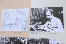  L’exposition « Étudier et suivre la pensée, la moralité et le style de Hô Chi Minh » dans la zone de vestige du Président Hô Chi Minh au Palais présidentiel. Photo: Journal Tô Quôc