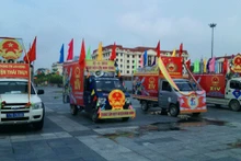 Des caravanes de propagande aux élections à Thai Binh. Photo: NDEL.