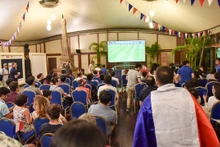 Joie des fans de l’équipe de France à Hanoi devant la victoire contre l’Uruguay