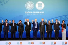 Le Premier ministre Nguyên Xuân Phuc (4e, à droite) et les participants du Sommet spécial entre l’ASEAN et l’Australie. Photo : VGP.