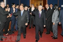 Le Secrétaire général du Parti communiste du Vietnam Nguyên Phu Trong (à droite), le Premier ministre Nguyên Xuân Phuc sont allés à la cérémonie d'ouverture du WEF ASEAN 2018. Photo : VNA