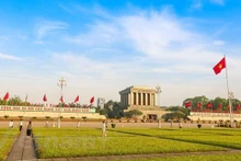 Le mausolée Hô Chi Minh et la place Ba Dinh, où le Président Hô Chi Minh a prononcé la déclaration d'indépendance, annonçant la fondation de la République démocratique du Vietnam - maintenant la République socialiste du Vietnam, le 2 septembre 1945. Photo: VNA