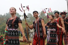 La fête du riz nouveau d’A Da des Tà Ôi a lieu pendant les premiers jours du Nouvel An. Elle est préparée pendant 1 mois et souvent organisée après la récolte des champs. Photo : Thu Minh/NDEL.
