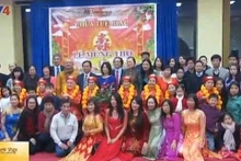 La cérémonie de longévité pour les personnes âgées vietnamiennes en Hongrie. Photo: VTV.
