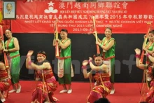 Un numéro artistique des Viêt kiêu à Macao (Chine). Photo: VNA.
