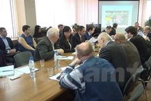 La table ronde sur les résultats du XIIe Congrès du PVC s'est tenue le 25 février, à Moscou. Photo: VNA.