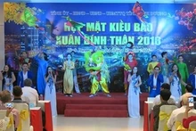 Une rencontre de Viêt kiêu à l’occasion du printemps de l’Année du Singe 2016. Photo : VNA/CVN.