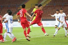 U22 du Vietnam ne sera pas présente à la demi-finale des SEA Games 29 après avoir subi une amère défaite de 0-3 face à la Thaïlande. Photo : VOV.