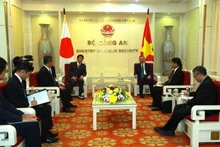 Le ministre de la Sécurité publique, Tô Lâm (à droite) et l’ancien ambassadeur spécial Vietnam - Japon, Sugi Ryotaro. Photo : bocongan.gov.vn