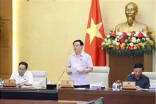 Le Président de l’Assemblée nationale du Vietnam, Vuong Dinh Huê, s’exprimant en clôture de la session thématique du mois d’août du Comité permanent de l’Assemblée nationale. Photo : VNA.