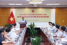 Le Premier ministre Pham Minh Chinh prend la parole lors de la réunion. Photo : VNA.