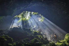 À la découverte de la plus longue grotte d'Asie du Sud-Est dans la province de Dak Nông. Photo : Journal Công thuong.