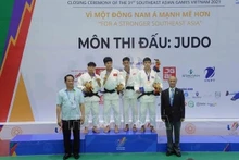 Le judoka Chu Duc Dat sur la plus haute marche du podium. Photo : VNA