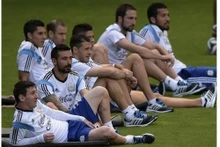 Lionel Messi (gauche) et les joueurs argentins lors d'une pause de l'entraînement le 10 juillet à Vespasiano, près de Belo Horizonte. Photo: AFP/VNA/CVN.