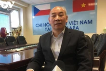 Nguyên Van Son, secrétaire du Comité du Parti du Centre commercial de Sapa, en République tchèque. Photo : VOV.
