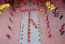 Un spectacle de danse « Thiên ha thai binh » au village de Chu Xa, commune de Van Duc. Photo : NVM/NDEL.