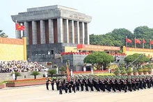 Meeting, parade militaire et défilé en l'honneur de la Fête nationale du Vietnam à la place de Ba Dinh, à Hanoi, le 2 septembre 2015. Photo: Dinh Thao/NDEL.