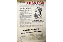 La première édition du Journal Nhân Dân.