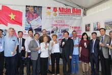 La délégation du Journal Nhân Dân lors de la Fête de l'Humanité en 2016. Photo : NDEL.