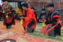Un rituel en accueil du Nouvel An de l'ethnie Dao démontré à la fête 2014. Photo: VNA.