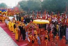 Une des activités de la fête de Côn Son-Kiêp Bac. Photo: dsvh.gov.vn.