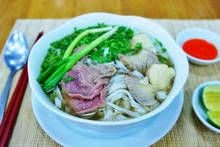 Le pho bò (soupe de nouilles de riz au bœuf) à la hanoïenne. Photo: Minh Duy/NDEL.