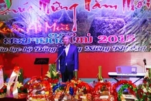 L'ambassadeur du Vietnam au Laos, Nguyên Manh Hùng, à la rencontre de la communauté vietnamienne à Xiangkhouang. Photo: VOV.