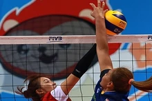 L’équipe féminine vietnamienne de volley-ball a remporté également, le 15 juin, une médaille d’argent. Photo: NDEL.
