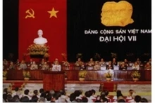 Le VIIe Congrès national du PCV a lieu du 24 au 27 juin 1991 à Hanoi. 