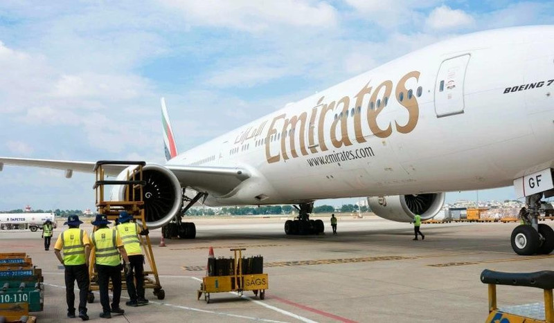 Emirates, la plus grande compagnie aérienne du Moyen-Orient, a annulé tous ses vols, y compris ceux à destination du Vietnam. Photo : znews.