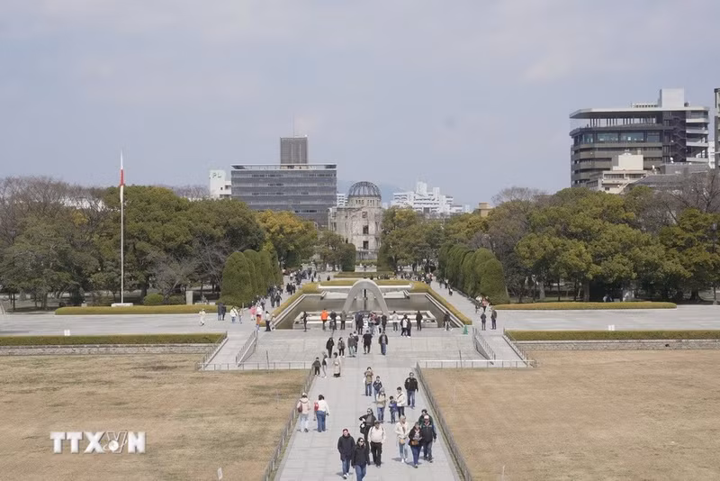 Au parc du mémorial de la paix d'Hiroshima. Photo : VNA.