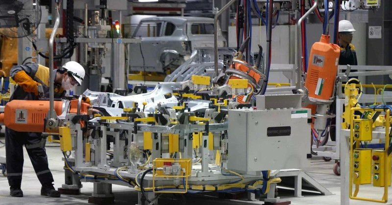 Dans l'usine de voitures électriques VinFast. Photo : VNA.