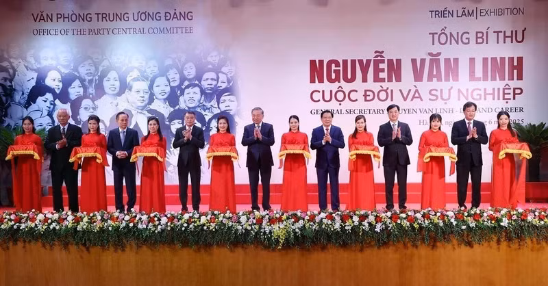 La cérémonie d'inauguration de l'exposition. Photo : VNA.