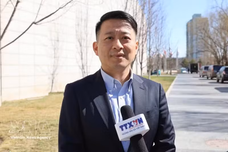 Le professeur Qu Qiang, de l’Université centrale des nationalités de Chine et commentateur de la chaîne China Global Television Network (CGTN). Photo : VNA.