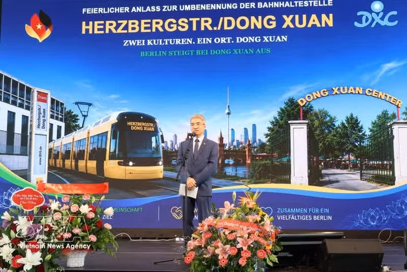 L’ambassadeur du Vietnam en Allemagne, Nguyen Dac Thanh, s'exprime lors de la cérémonie. Photo : VNA.