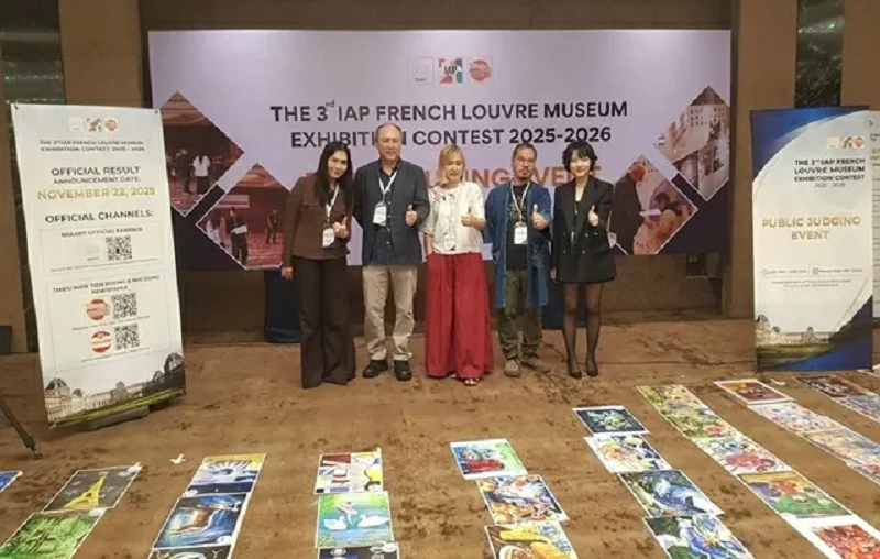 Le jury procède à l'évaluation des œuvres en compétition. Photo : baoquocte.