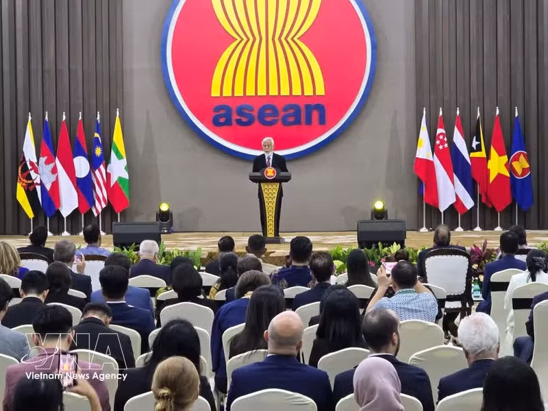 Le Premier ministre timorais Kay Rala Xanana Gusmão prononce un discours de politique générale au siège de l’ASEAN, sa première intervention officielle depuis l’adhésion du Timor-Leste en tant que 11e membre de l’Association, à Jakarta (Indonésie), le 11 décembre 2025. Photo : VNA.