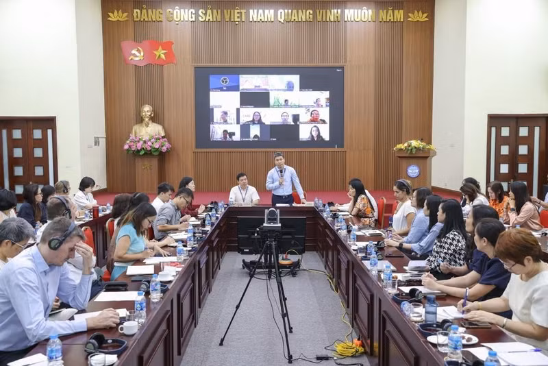 Lors de la conférence d’information à l’intention des ONG étrangères actives au Vietnam. Photo : baothoidai.