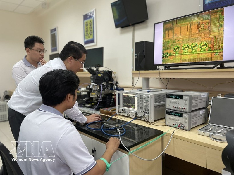 Laboratoire des microcircuits et des systèmes haute fréquence de l'Université de technologie de Hô Chi Minh-Ville. Photo : VNA.